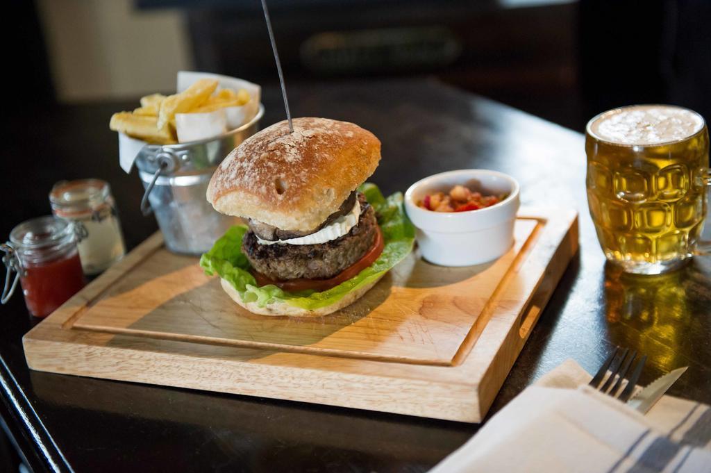 The Hare And Hounds, Levens Hotel Екстериор снимка